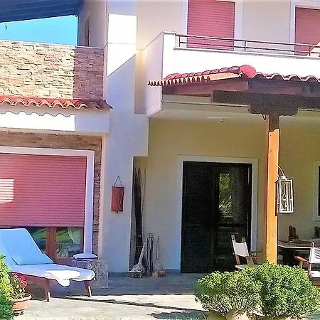 Maisonette With Garden Casa de Férias