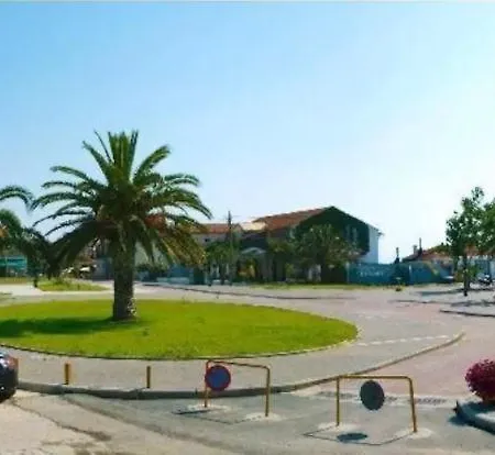 Maisonette With Garden Casa de Férias