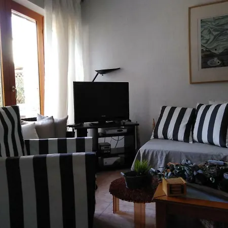 Maisonette With Garden Casa de Férias