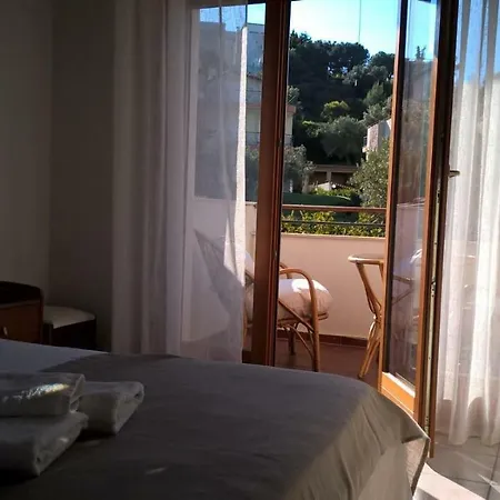 Casa de Férias Maisonette With Garden